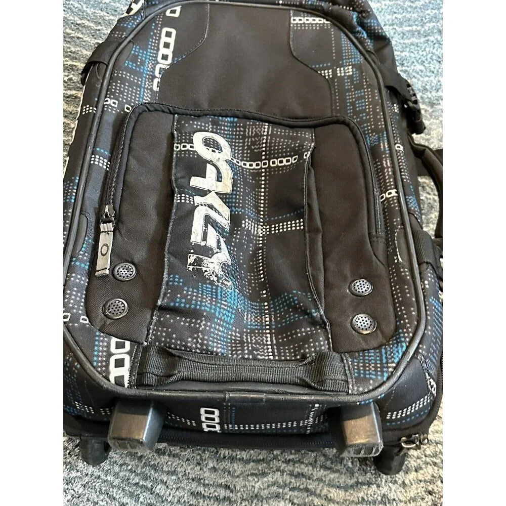 Oakley Pink Carry On Roller Travel Bag Luggage Suitcase